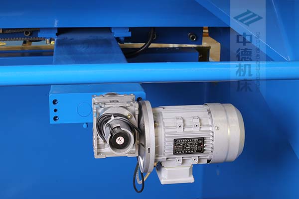 ZDS-1632后擋料AC電機與減速器一體，故障少，速度快.jpg