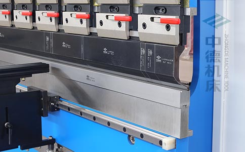 ZDPK-10025分段數(shù)控模具及高精度模具快夾，換模速度快5倍，加高型模托是門(mén)業(yè)制造專(zhuān)業(yè)配置.jpg