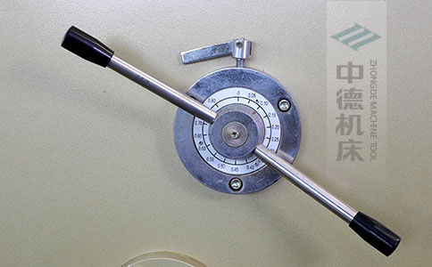 ZDS-640剪板機(jī)刀片間隙手動調(diào)節(jié)器，刻度清淅，調(diào)節(jié)省力又簡便.jpg